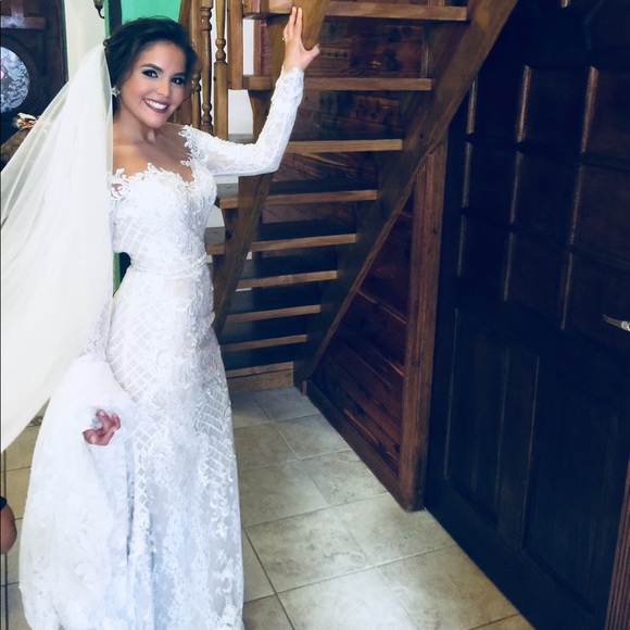 Wedding dress - Picture 2 of 4